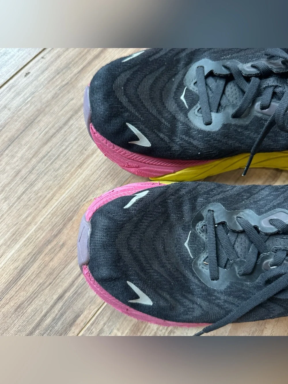 Hoka Arahi 6 Womens Running Shoes Black Pink Yellow Cushioned Size 10 B Medium